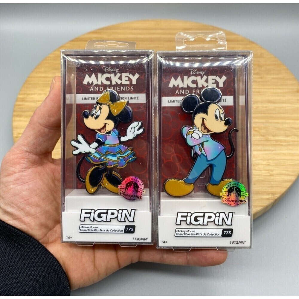 Disney Figpin Set of 2 Mickey & Minnie Mouse Limited Release Pins 772 / 773 - Picture 2 of 11